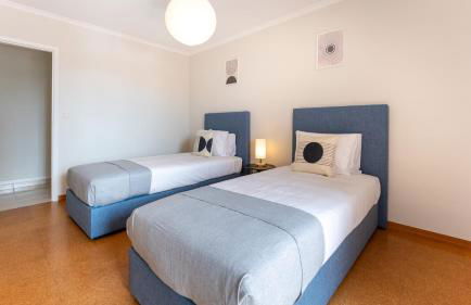 Comfy 3 BDR Flat With Pool & Balcony by LovelyStay - Photo 16