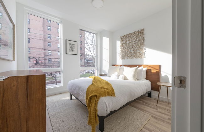 Stylish 3BR Retreat w Private Deck Near NYC - Foto 3