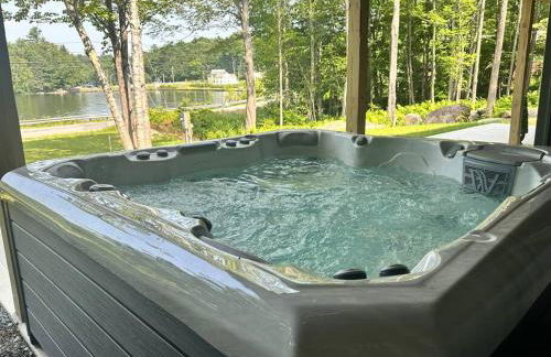 Luxe Modern Lakefront Oasis - Hot Tub, Sunset Views, Pet & Family Friendly! Close to UMF! - Foto 53