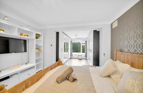 Lux 5 Bed sleeps 11, 10 mins from Wembley Stadium, Jacuzzi and Steam Shower - Photo 43