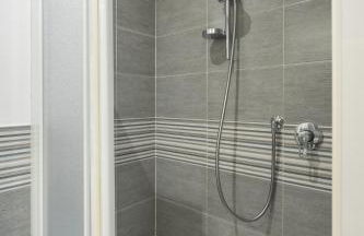 Avelli Pia Fourth Floor with 2 Bathrooms - Florence Charming Apartments - Delightful and bright 4rd-floor apartment without elevator, overlooking one of Florence's most beautiful squares, Exceptionally located for exploring the city - Foto 5