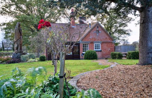 Finest Retreats - South Lodge at Longford - Photo 5