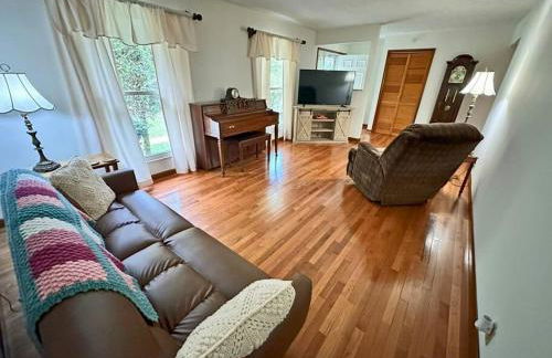 Buffalo Playhouse with game room - Photo 28