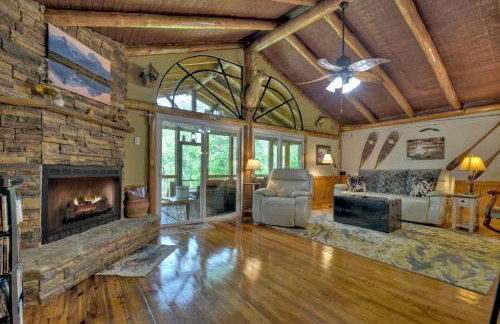 Bear Naked Hideaway - Relax in the hot tub with sounds from the nearby creek - Foto 6