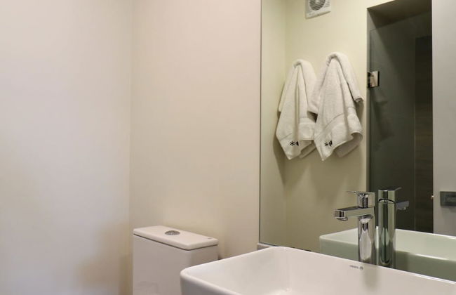 w Spectacular 2BR in the Heart of Miraflores - Photo 15