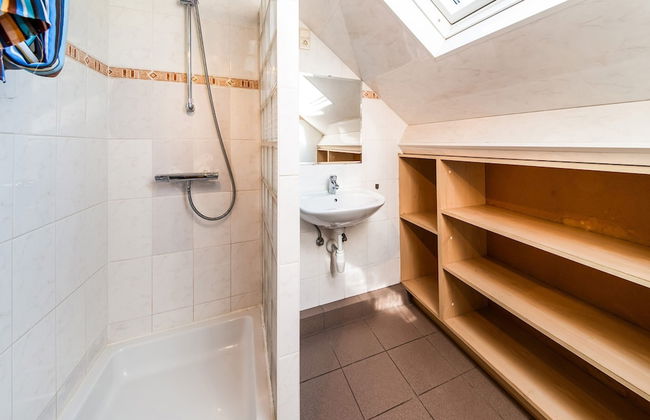 Stone Cottage with Sauna & Hot Tub near Cave of Lorette in Rochefort - Foto 27