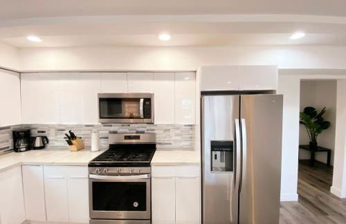 Modern 3BR Home in Mid-City - Photo 11