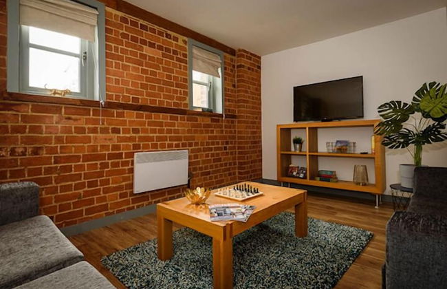 Karah Suites - Gloucester Docks - Photo 12