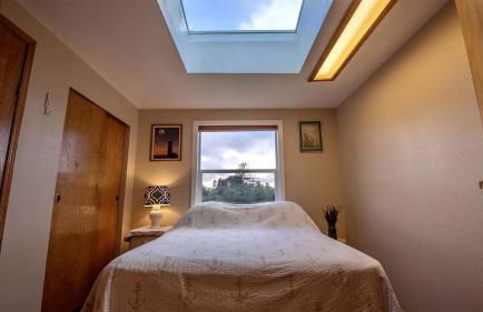 Cozy Waterfront Cottage with Hot Tub in Lakeside, Oregon - Foto 4