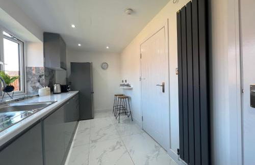 Brand New, Immaculate 3 Bed 3 Shower room House - Foto 25
