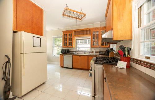 Spacious 2BR in Grand Old Home, Downtown Durham - Photo 28