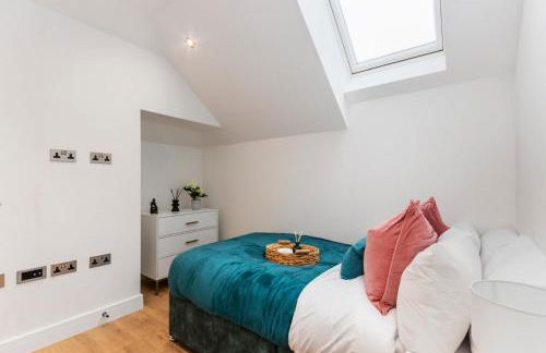 Luxury 2-Bedroom Apartment, Leatherhead, Sleeps 4 - Photo 14