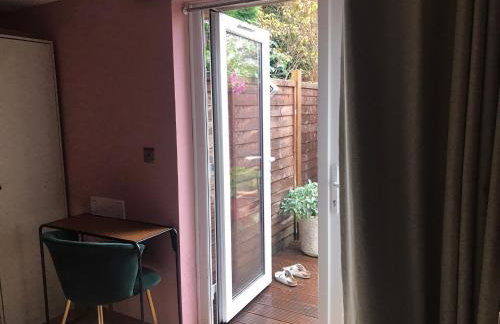 Garden Studio Annex w/free parking - Foto 3