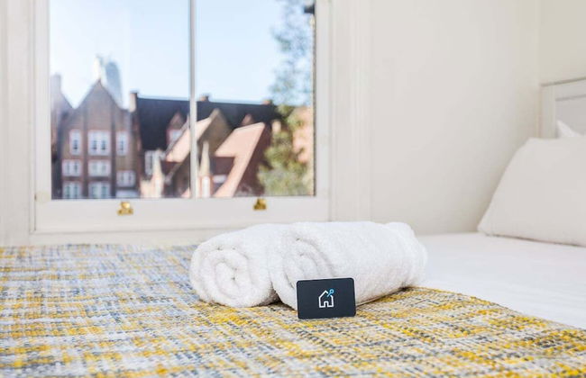 Bright and Spacious Notting Hill Nest - Photo 7