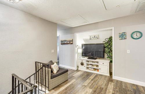 Beach and Dock! Lakefront Ozarks A-Frame Retreat - Foto 13