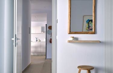 Private Luxury Scarlet beachfront villa, Molos, Paros - Photo 20