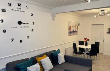 Welcome to This Newly renovated 4 bedroom cozy & charming home in Dagenham, East London - Foto 1