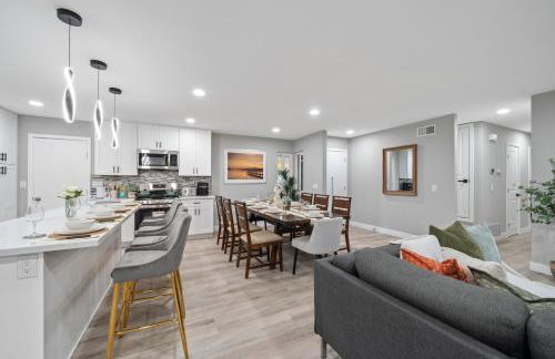 Entire Private Home with 3 Bedrooms 2 Bathrooms, Hot Tub, Garage, King Bed, Available Now - Foto 33