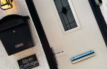 Stunning Town Center Cottage with hot tub - Foto 39