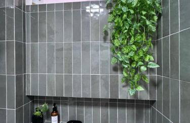 Apartamento ao lado do metrô e praia, 45m2, Tv 55" - Foto 15