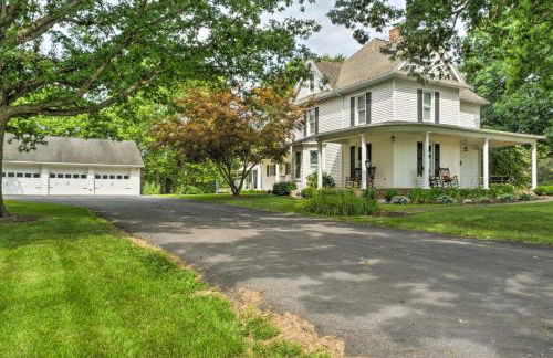Renovated Farmhouse w Mountain Views and Fire Pit - Foto 40