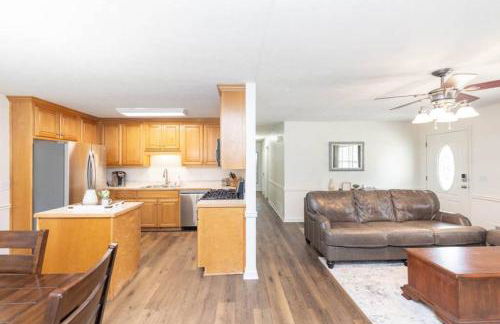 Sleeps 8, Lake Lanier Hidden Gem - Foto 31