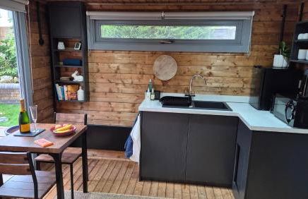 Clarence Cabin, King Bed & Free Parking - Foto 5