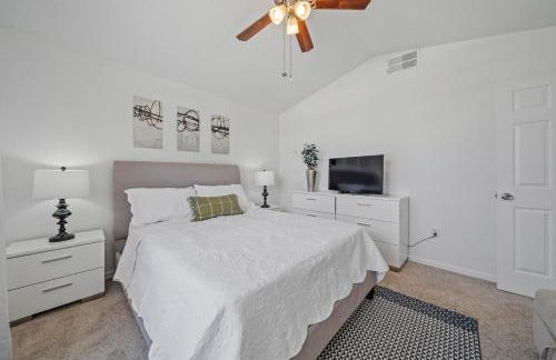 Stunning 4-bedroom Villa w/ Pool - Close to Disney Parks and Gulf Courses! - Photo 35