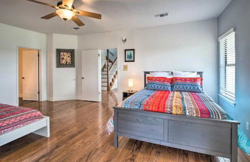 Gingerland Ranch in Del Valle Game Room and Porch - Foto 15