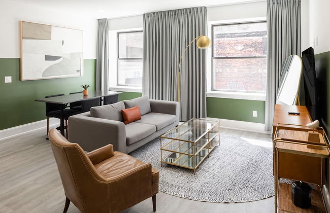 Sosuite Corner 1BR Apt w W D Desk - Photo 1