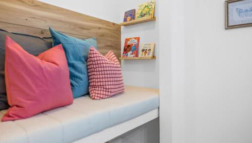 Sapphire Bloom, Boutique Lake Retreat with Hot tub - Foto 2