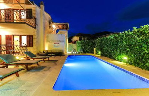 Relaxing Holiday Home With Pool, Fitness Area, and Entertainment Facilities - Photo 33