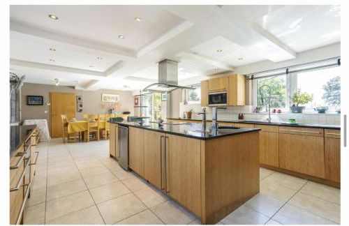 Sleeps10/18-parking-garden-pool-hottub-balcony - Foto 37