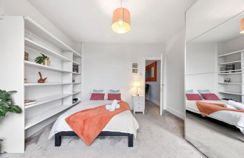 Lovely Split level 2 bedroom flat in NW London - Foto 36