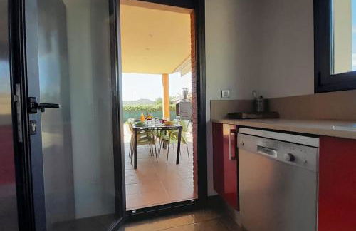 Villa Mediterránea con Cinco Dormitorios y Piscina - Foto 9