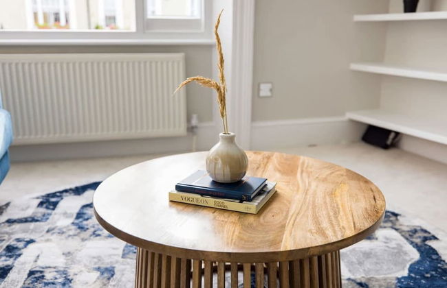 Chic Sunlit Earls Court Flat - Photo 11