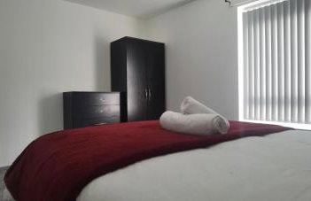 Lovely 3 Bed Ground Floor Apartment Near QE Hospital Harborne Birmingham New - Photo 63