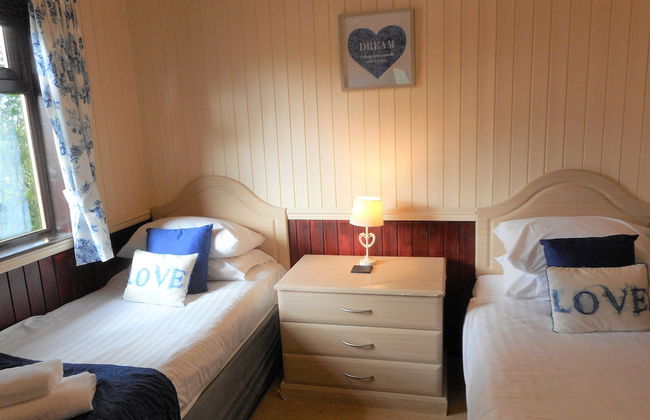 Birch Lodge 13 with Hot Tub - Photo 2