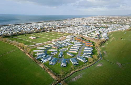 The Retreat - An Luxurious Caravan in Towyn, Wales - Photo 32