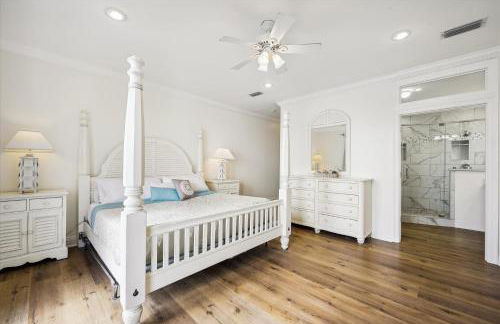 Just Beachy - 5 Bedroom Beach Front Home! Sleeps 20 Home by RedAwning - Foto 45