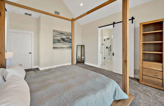 New Luxury Texas Farmhouse - Photo 47