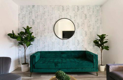 Experience Luxury 4BR Townhouse Sleeps 8 with Parking - Foto 2