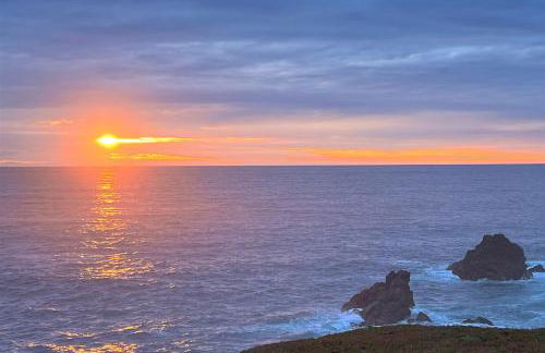 Oceantfront Estate with Luxury Kitchen & Game Room - Photo 47