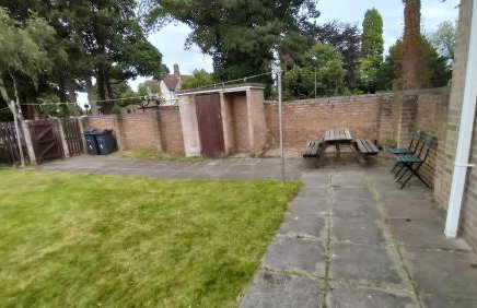 Leeson House in Harborne, Birmingham near Botanical Gardens, Queen Elizabeth Hospital, Birmingham University, Utilita Arena, Edgbaston Cricket Ground, Cadbury World and the Midland Art Centre, with free parking - Photo 11