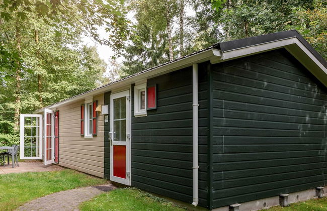 Cosy Chalet With Combi-microwave, Next to a Nature Reserve - Photo 1