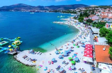 Villa Mendula Trogir - Luxury villa by the beach - heated pool - lush green garden - Photo 16