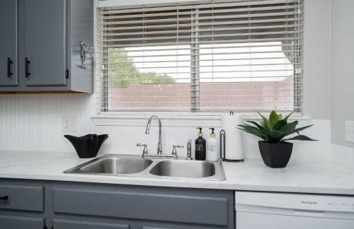 Grand Lakes Condo - Renovated 2BR-1 5BA Condo - Near UA - Foto 12