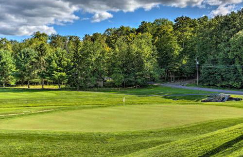 Large Deck and Resort Amenities Lake Ariel Retreat - Foto 39