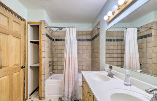 Lakeside Home with Beach about 14 Mi to Ski Area! - Foto 21