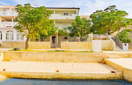 Babara beautiful setting right on beach with modern facilities - Foto 2